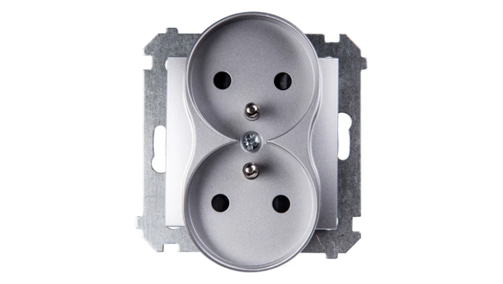 Simon 54 Gniazdo podwójne z/u 16A IP20 z przesłoną torów srebrny mat DGZ2MZ.01/43