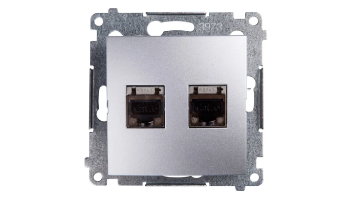 Simon 54 Gniazdo komputerowe podwójne 2xRJ45 kat.6 ekranowane z przesłoną srebrny mat D62E.01/43