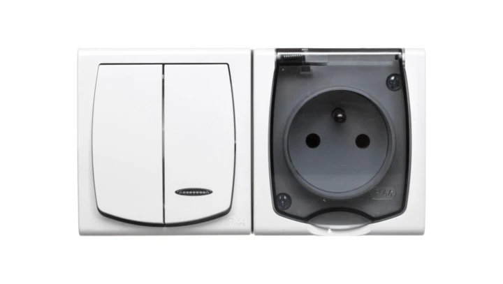 MADERA Łącznik hermetyczny świecznikowy z podświetleniem + gniazdo pojedyncze z/u z klapką przezroczystą biały ZH-NŁ2SG/00/d