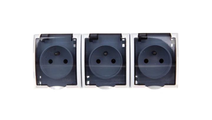 FALA Gniazdo hermetyczne potrójne z/u IP44 klapka przezroczysta białe GNH-3HZ/00/d