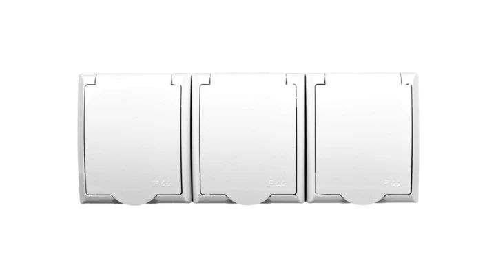 FALA Gniazdo hermetyczne potrójne z/u IP44 klapka biała GNH-3HZ/00/w