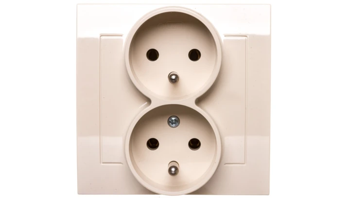KIER Gniazdo podwójne z/u z niezamiennością faz beżowe GP-2WC/01