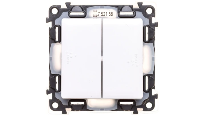 VALENA LIFE Łącznik schodowy IP44 biały 752158