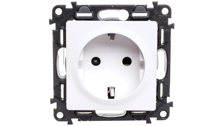 VALENA LIFE gniazdo 2 P+Z z przesłoną, białe 16 A – 250 V, 753120