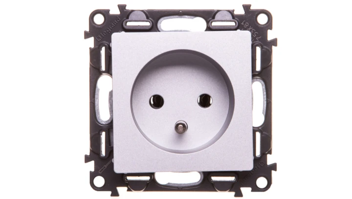 VALENA LIFE Gniazdo pojedyncze z/u 2P+Z aluminium 753381