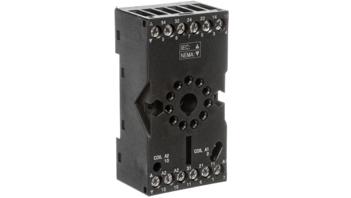 Gniazdo wtykowe do przekaźników R15 3P 12A 300V AC (można montować moduł czasowy COM3) GZP11 2613506