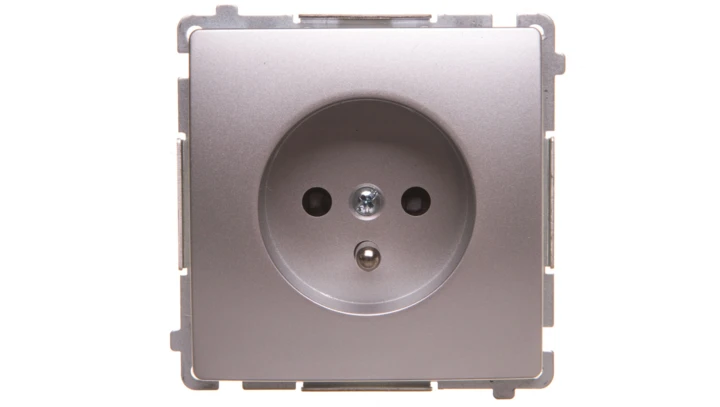 Simon Basic Gniazdo wtyczkowe z uziemieniem z przesłonami torów 16A 250V srebrny mat BMGZ1z.01/43