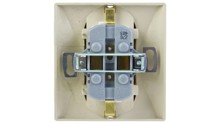 AKCENT Gniazdo podwójne z/u Schuko z przesłonami beżowe GP-2ASP/01