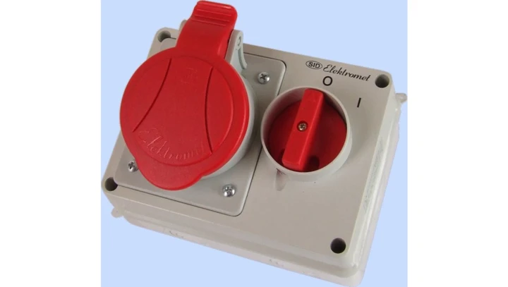 Zestaw E 16-18 rozłącznik 0-1 + gniazdo 16A 3P+Z IP44 940018