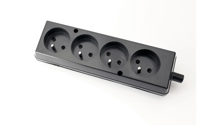 Gniazdo przenośne czterokrotne 16A 2P+Z 250V czarne GN-470