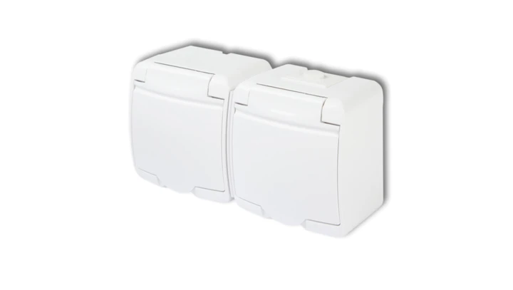 JUNIOR Gniazdo podwójne z/u SCHUKO (klapka kolorze obudowy) biały GHE-2s