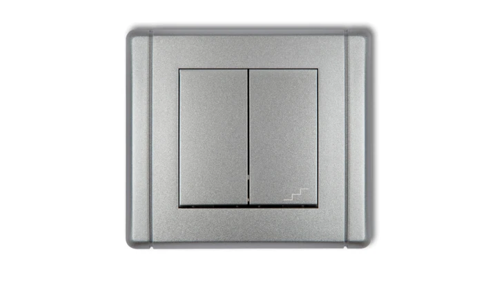 FLEXI Łącznik jednobiegunowy ze schodowym (wspólne zasilanie) srebrny metalik 7FWP-10.1