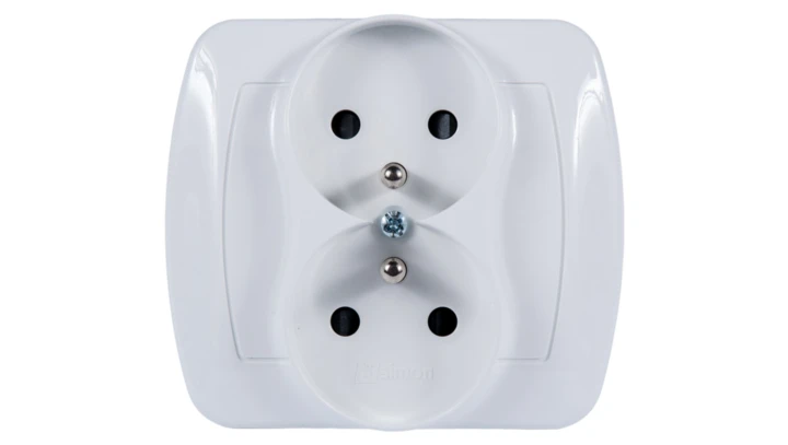 Simon Akord Gniazdo podwójne z/u 16A IP20 z przesłoną torów białe AGZ2z/11