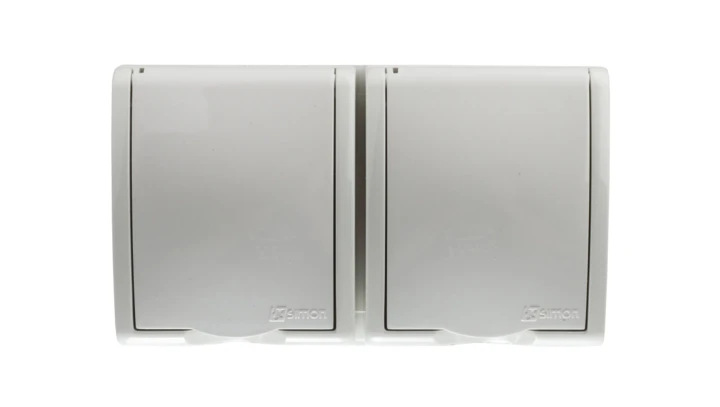 Simon Aquarius Gniazdo hermetyczne podwójne z/u IP54 z przesłoną torów i klapką pełną białe AQGZ1-2z/11