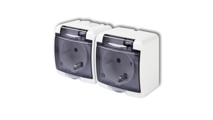 JUNIOR Gniazdo podwójne z/u SCHUKO (klapka dymna) biały GHE-2sdp