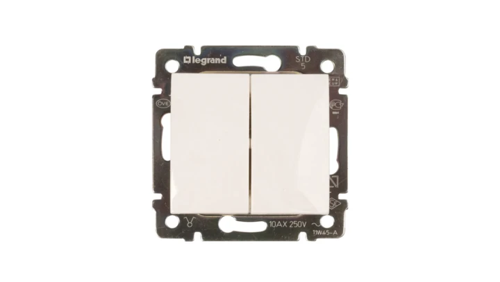 VALENA Łącznik świecznikowy biały 774405