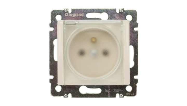 VALENA Gniazdo bryzgoszczelne z/u 16A IP44 kremowe 774121