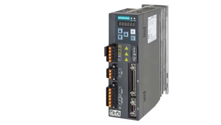 SINAMICS V90 Przemiennik cz 200-240 V 1/3-phase AC 5.0/3.0 A 45-66Hz 2.6A 0-330Hz 6SL3210-5FB10-4UA1