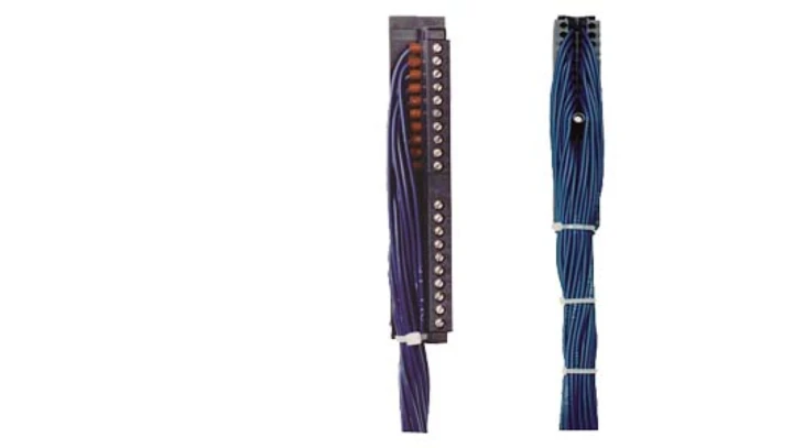 Moduł front connector 40-pin do SIMATIC S7-300 z 20 przewodami 0,5 mm2 H05V-5 dł. 5 m 6ES7922-3BF00-0AC0