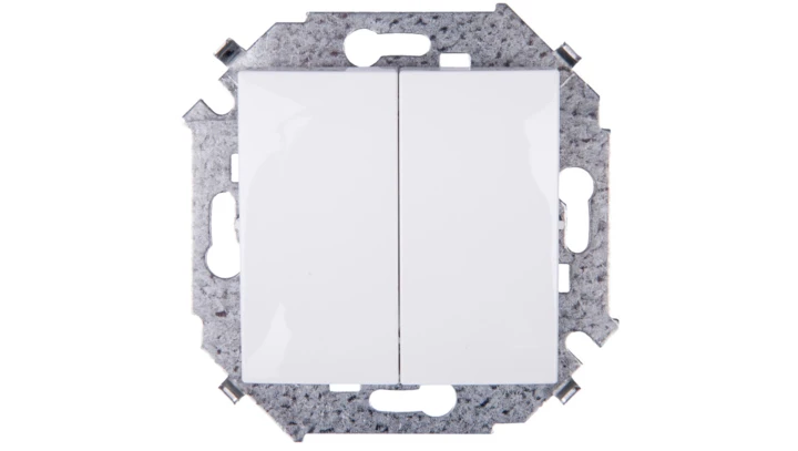 Simon 15 Łącznik świecznikowy biały 1591398-030