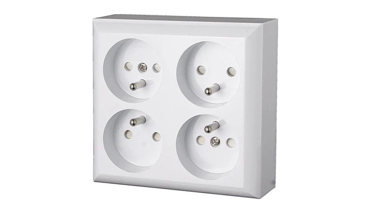 Gniazdo poczwórne, czterokrotne natynkowe z uziemieniem, IP20, białe, GAO 20457