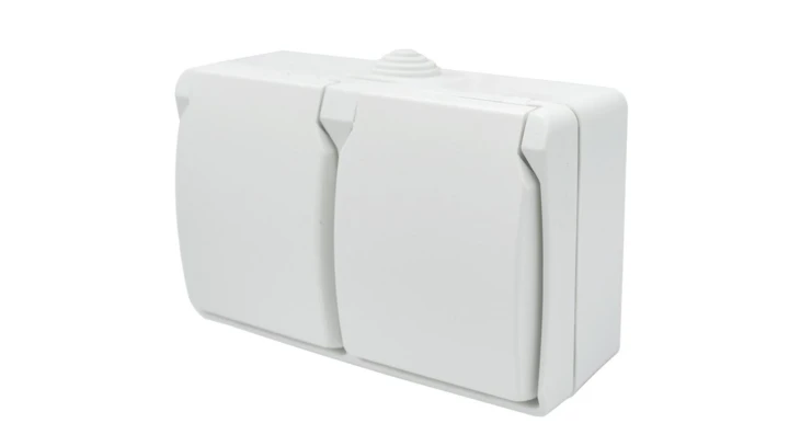 Gniazdo podwójne z uziemieniem natynkowe z klapką Aqua Plus IP54 białe 40225