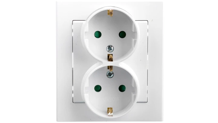 SONATA Gniazdo podwójne z uziemieniem schuko z przesłonami torów prądowych, kompletne z ramką biały mat GP-2RSP/75