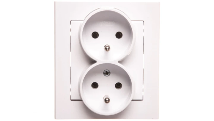 SONATA Gniazdo podwójne z uziemieniem z funkcją niezamienności faz, kompletne z ramką biały mat GP-2RC/75