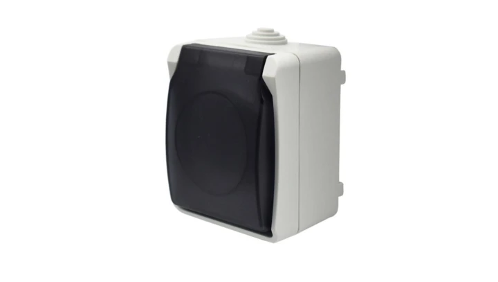 Gniazdo pojedyncze z uziemieniem natynkowe z klapką dymną Aqua Plus IP54 białe / 40116