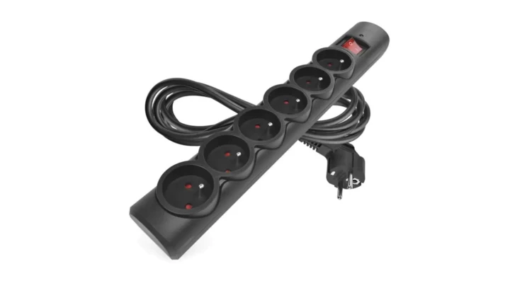 Listwa przeciwprzepięciowa EMOS, 6 gniazd, 3 m, czarna