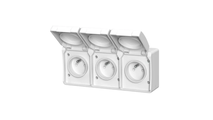 Gniazdo potrójne z uziemieniem natynkowe z klapką Aqua Plus IP44 białe / 40227