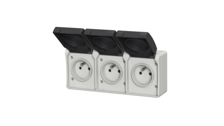 Gniazdo potrójne z uziemieniem natynkowe z klapką Aqua Plus IP44 szaro grafitowe/ 40226