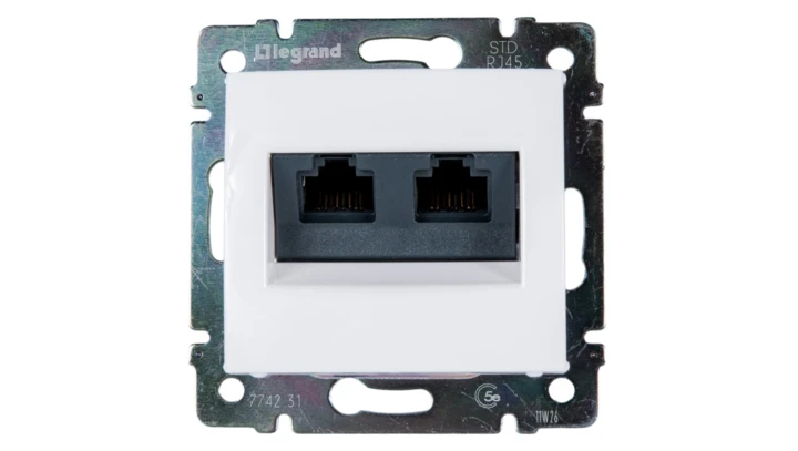 VALENA Gniazdo komputerowe podwójne RJ45 kat.5e UTP białe 774231