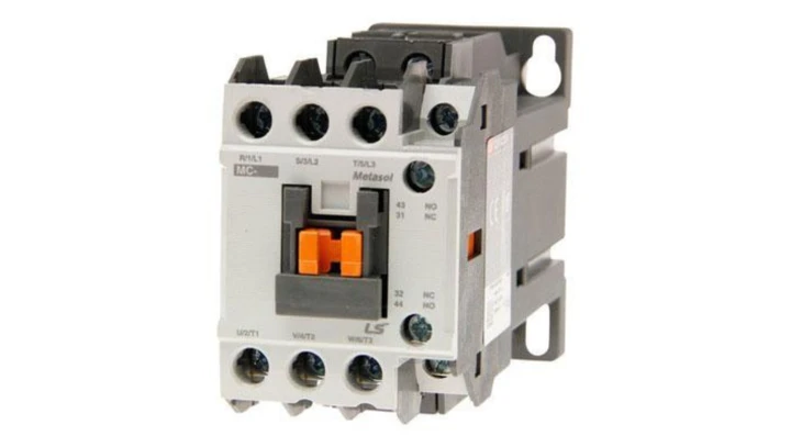 Stycznik mocy 18A, 7,5 kW, 3-polowy, z cewką 48VAC. Styki pomocnicze 1a1b w standardzie. MC-18b 48VAC 1a1b