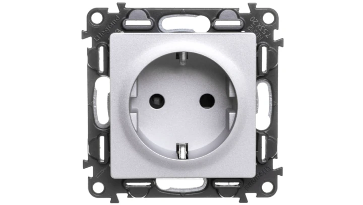 VALENA LIFE Gniazdo z/u 2P+Z SCHUKO z przesłonami aluminium 753320