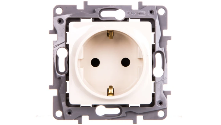 NILOE Gniazdo pojedyncze SCHUKO 2P+Z 16 A 250 V z przesłonami kremowe 764629