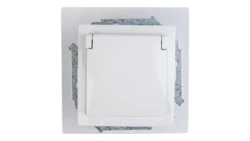 Simon 15 Gniazdo bryzgoszczelne z/u IP44 z klapką pełną białe 1591940-030