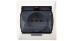 AKCENT Gniazdo bryzgoszczelne z/u IP44 klapka przezroczysta białe GPH-1AZ/00/d