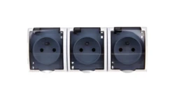 FALA Gniazdo hermetyczne potrójne z/u IP44 klapka przezroczysta białe GNH-3HZ/00/d