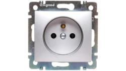 VALENA Gniazdo pojedyncze 2P+Z z przesłonami 16A IP20 aluminium 770197