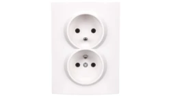 LOGI Gniazdo podwójne 2x2P+Z kompletne śrubowe 16A 250V Biały 25094