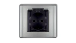 FLEXI Gniazdo bryzgoszczelne z/u SCHUKO (klapka dymna) srebrny metalik 7FGPB-1sdp
