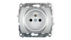 TREND Gniazdo pojedyncze z/u 2P+Z srebrny metalik 7GP-1zp