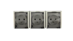 Simon Aquarius Gniazdo hermetyczne potrójne z/u IP54 z klapką dymną białe AQGZ1-3/11a