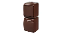 JUNIOR Łącznik schodowy + gniazdo hermetyczne (klapka brązowa) brązowy 4WGHP-3