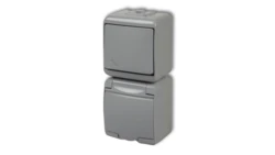 JUNIOR Łącznik schodowy + gniazdo hermetyczne (klapka popielata) popielaty 10WGHP-3