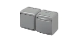 JUNIOR Łącznik schodowy + gniazdo hermetyczne (klapka popielata) popielaty 10WGHH-3