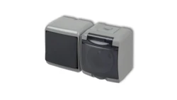 JUNIOR Łącznik jednobiegunowy z gniazdem hermetycznym (klapka dymna) popielaty / grafitowy 30WGHH-1dp