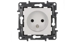 Niloe Step Gniazdo zasilające 2P+Z, zaciski automatyczne, z przesłoną aluminium 863333