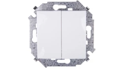 Simon 15 Łącznik świecznikowy biały 1591398-030